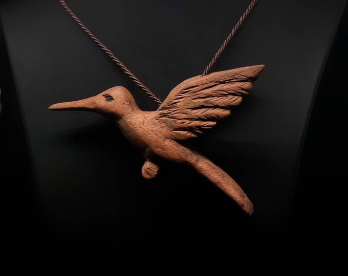 handmade carving uniquie wooden humming bird pendant will be a good choice to give a gift for you mom girl friend or boy friend son daughter