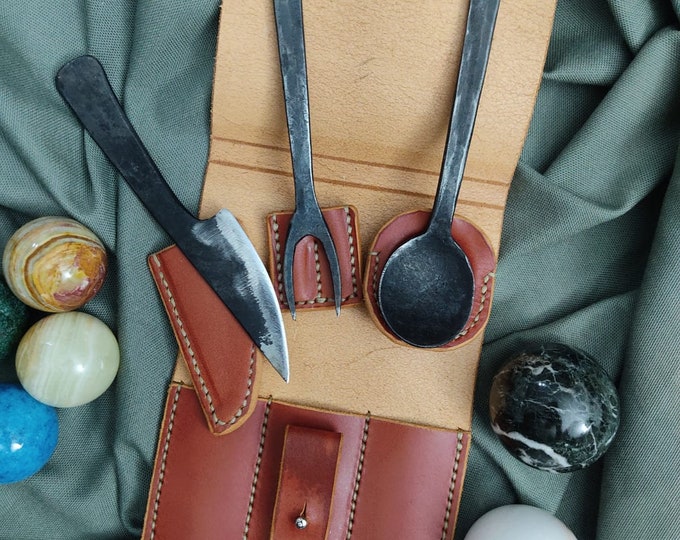A Carbon Steel Set Carrying the Spirit of Ancient Forging Techniques
