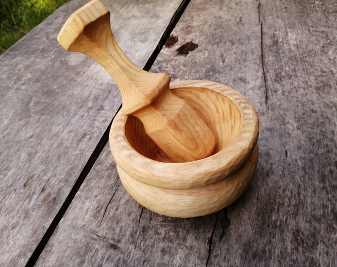 Natural Wood Mortar and Pestle Set - Perfect for Crushing Garlic and Making Sauces Handcrafted Wooden Mortar and Pestle Set