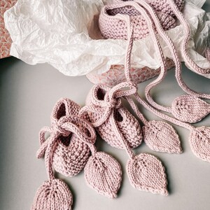 Ballerines pour bébés en laine mérinos aux feuilles douces, en rose image 2