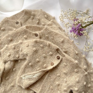 Feather-light but warm children&#39;s cardigan made of alpaca wool