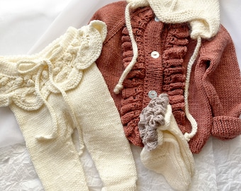 Collant con una bella balza, cardigan con balza