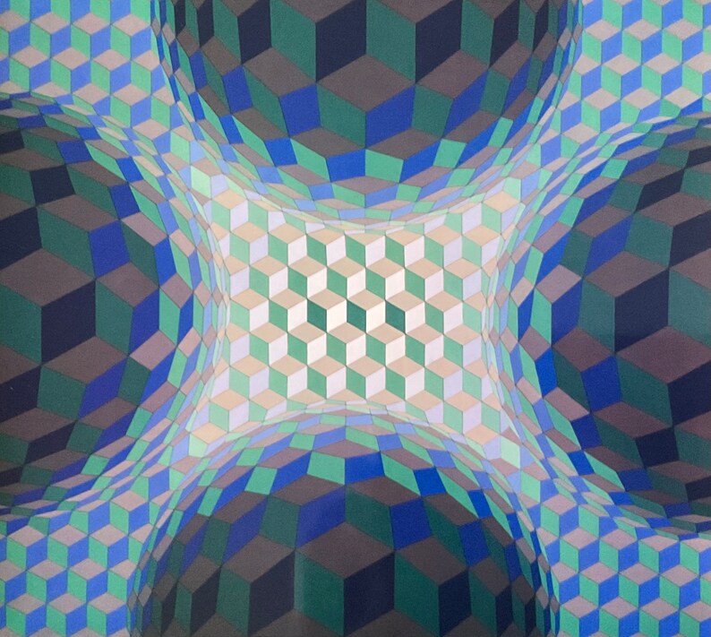 Puede incluir: Patr&oacute;n geom&eacute;trico abstracto con efecto 3D. El patr&oacute;n est&aacute; formado por cuadrados en tonos de azul, verde y gris. Los cuadrados est&aacute;n dispuestos de forma que crean la ilusi&oacute;n de profundidad.