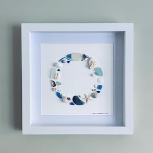 Cornish Blue & White Coastal Wreath Bild • Meerglas Kunst • Handgemacht in Cornwall