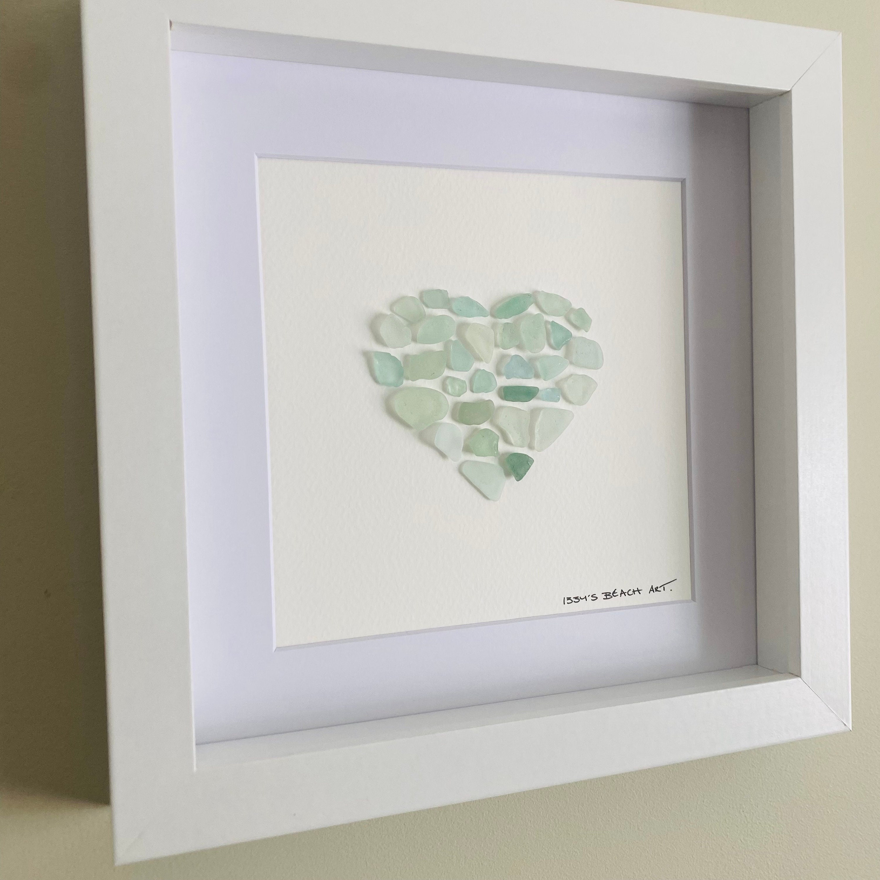 ブルーコーンウォールシーグラスハート額入り写真 • シーグラスアート