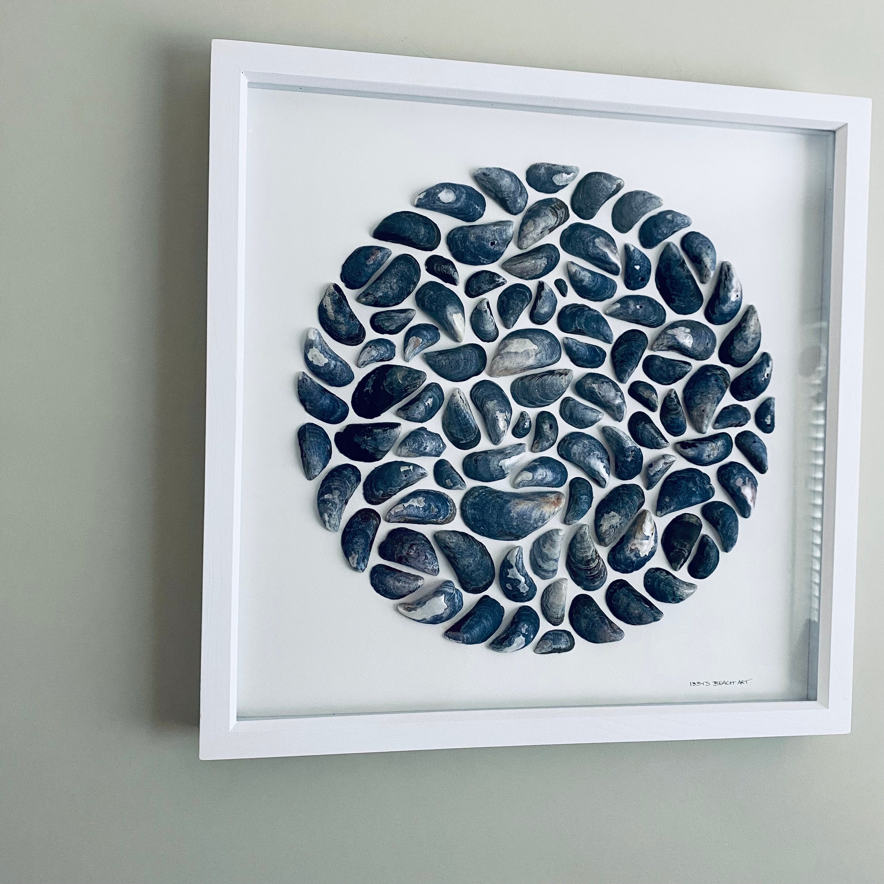 集めた貝で作ったアート作品 il_fullxfull.5935397354_iw64.jpg