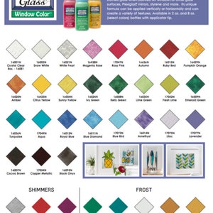 K&ouml;nnte beinhalten: Eine Tabelle mit 2 oz. Gallery Glass Window Color-Farbflaschen. Die Tabelle zeigt die in der 2 oz. Gr&ouml;&szlig;e verf&uuml;gbaren Farben. Die Farben sind in Reihen und Spalten angeordnet. Die Farben umfassen Crystal Clear, Snow White, White Pearl, Magenta Rose, Rosy Pink, Autumn, Ruby Red, Pumpkin Orange, Amber, Citrus Yellow, Sunny Yellow, Ivy Green, Kelly Green, Lime Green, Fresh Lime, Emerald Green, Turquoise, Aqua, Royal Blue, Blue Diamond, Blue Bird, Amethyst, Lilac, Lavender, Cocoa Brown, Copper Metallic, Black Onyx, Hologram Shimmer, Ruby Red Shimmer, Cranberry Shimmer, Sapphire Shimmer, Aqua Shimmer, Clear Frost, Frost Sand und Frost Honey QuartzSand.