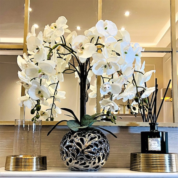 NOTRE DAME PARIS orchidea bianca in vaso d'argento in ceramica Composizione  di piante di orchidee artificiali Esposizione floreale di finte orchidee e  muschio, regali -  Italia