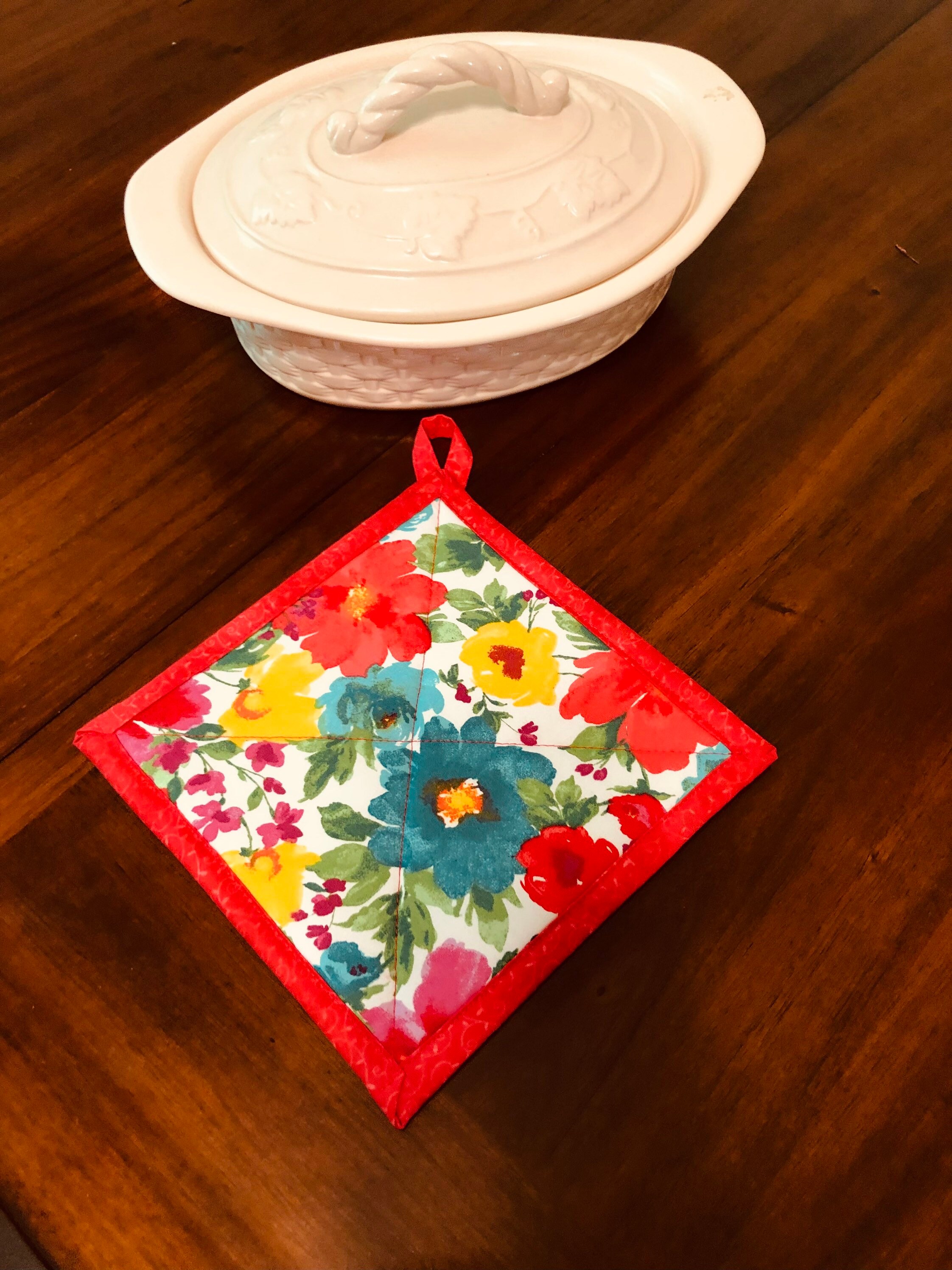Pioneer Woman / Floral / Handmade Quilted Pot Holder / Country/ Home  Decor/Kitchen Decor /Farm / Kitchen Accessories / Gift Ideas for Her