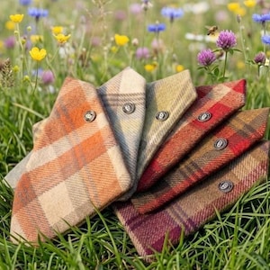 Bandane artigianali per cani, tweed Balmoral, arancione, bordeaux/viola, verde, cacciatore, blu uovo d'anatra, rosso