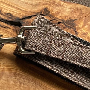 Brown herringbone dog lead