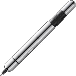 Puede incluir: Un bol&iacute;grafo plateado con una franja negra cerca de la parte superior y la palabra "LAMY" grabada en el lateral.