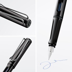 Op de afbeelding: Een zwarte vulpen met een zilveren clip en penpunt. De pen heeft een strak, modern design met een glanzende afwerking. De penpunt is gemarkeerd met de merknaam "LAMY". De pen wordt in meerdere hoeken getoond.