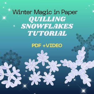 Op de afbeelding: Afbeelding met een blauwgroene gradiënt achtergrond met verschillende witte papieren quilling sneeuwvlokken. Tekst luidt: "Winter Magic in Paper, Quilling Snowflakes Tutorial, PDF + VIDEO."