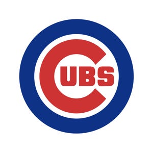 以下が含まれることがあります： シカゴ・カブスの円形ロゴ。赤い「C」の中に白い文字で「UBS」があり、青い円で囲まれています。
