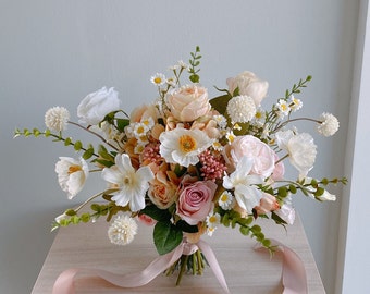 Peach and White Wild Daisy Flower Silk Flower Bouquet, Bridal Bouquet, Wedding Bouquet, Faux Flower Bouquet, Artificial Flower Bouquet