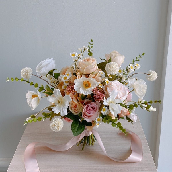 Bouquet de fleurs de soie de fleur de marguerite sauvage pêche et blanche, bouquet de mariée, bouquet de mariage, bouquet de fausses fleurs, bouquet de fleurs artificielles