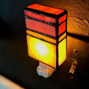 手作りステンドグラスのナイトライト