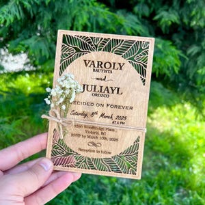 Hochzeitseinladungskarte aus Holz - Personalisierte Eukalyptus Einladung Set - Laser Cut Hochzeitskarten