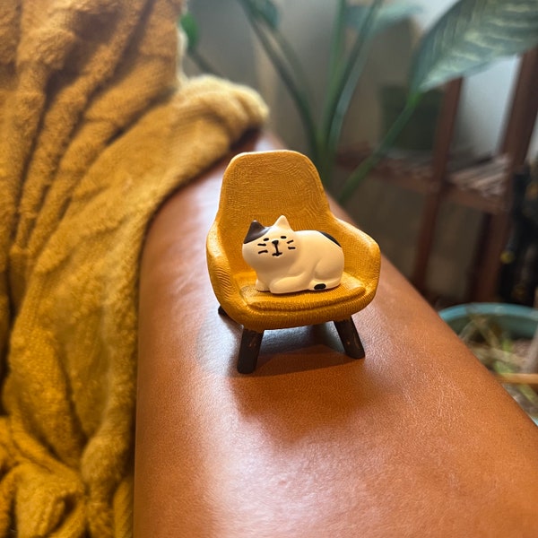 Super Cute Couch Potato Cat, Cat Figurine, Cat on Yellow Couch Piano, Set of 2, Cat Figure, Cat Miniature, Knick Knack (Size: 2*2*2.5”)