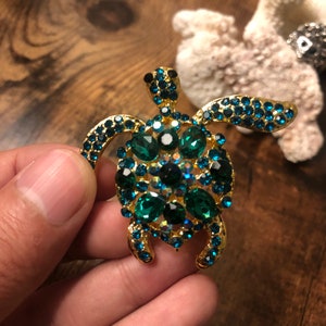 Sea Turtle Brooch, Green Rhinestone Turtle Pin, (2"X2.25"), with Velvet Pocket