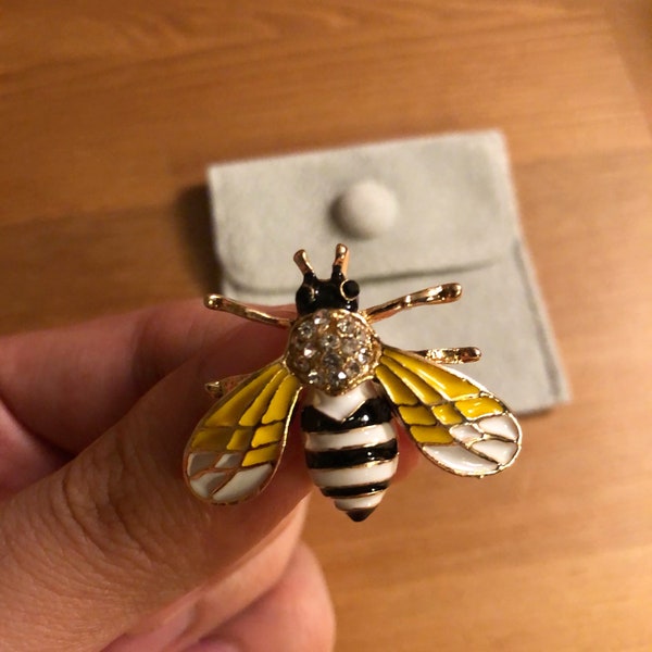 Broche Abeille ; Broche abeille avec poche en velours à offrir