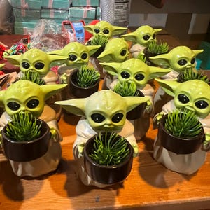 Baby Yoda Succulent Planter, with Imitation Plant, 4.1"tall, Grogu Figure 画像 1