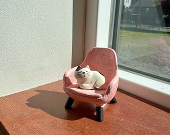 Super Cute Couch Potato Cat, Cat Figurine, Cat on Pink Couch Piano, Set of 2, Cat Figure, Cat Miniature, Knick Knack (Size: 2*2*2.5”)