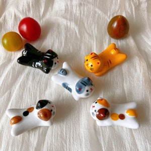 Porzellan Katzenminiaturen (5er Set), süße Kitty Figuren, Größe 5 * 1,5 cm, Katzenfiguren Set, tolles Geschenk!