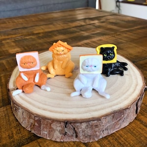Figuras de gatito de desayuno, figuras de gatito tostadas y waffles, figuras de gato, 1,6" de alto (juego de 4 piezas)