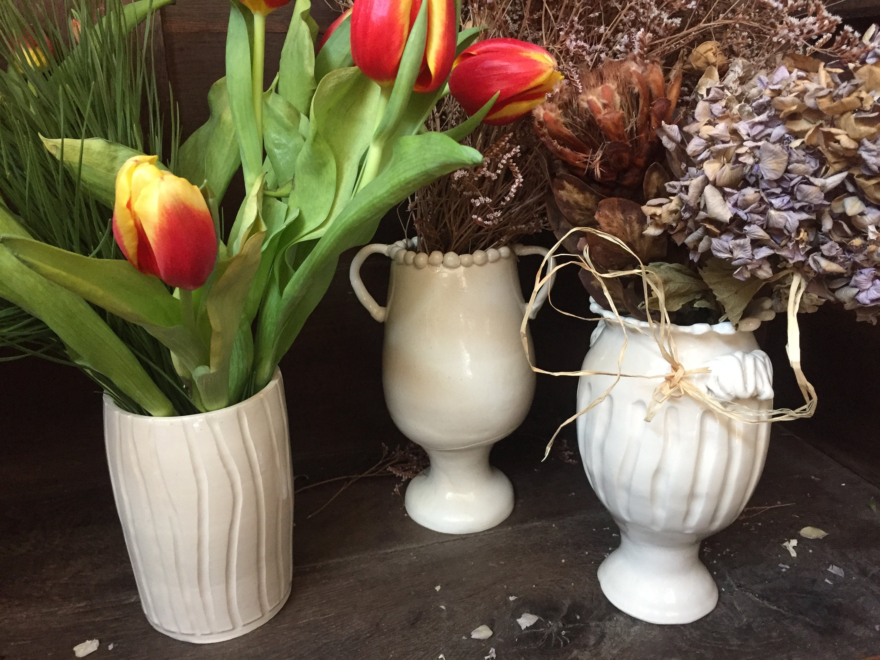 Vase à Pied en Céramique Blanc, Pièce Unique Réalisée Au Tour.