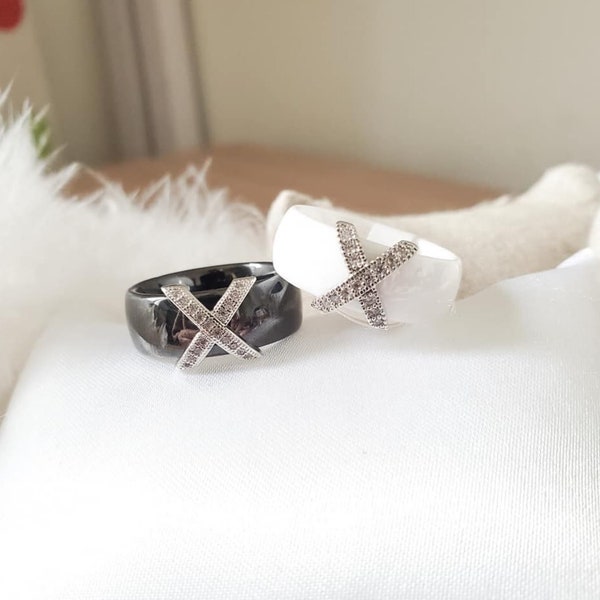 Bague céramique noire/blanche et acier inoxydable avec zircons - Bague femme tailles 52, 54, 57, 59, 62, 64 - Idée cadeau anniversaire femme