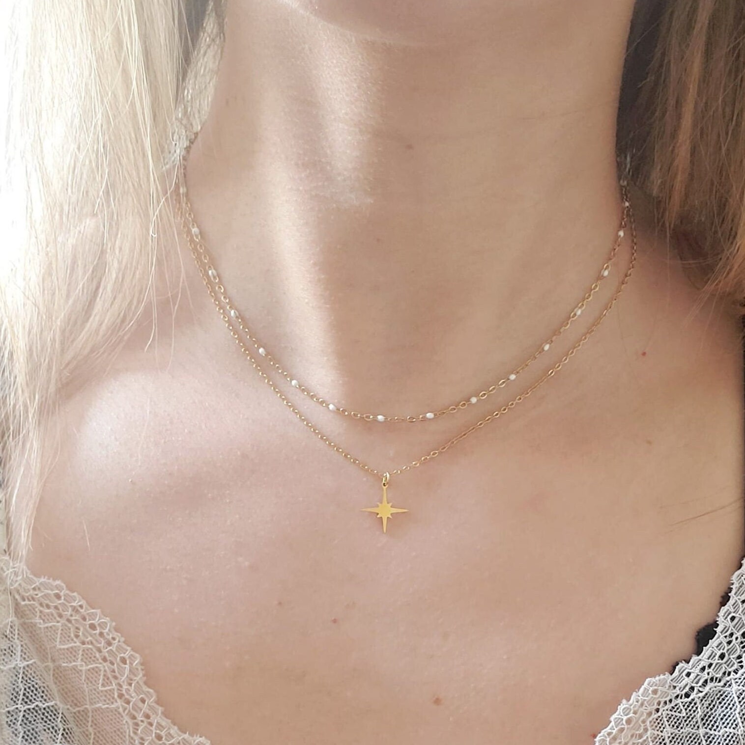 Collier 3 Câbles Avec Perles Verre, Résine, Céramique - Rouge - Marque Petugons - Neuf Avec étiquette