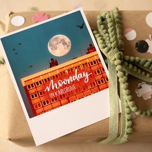 Kreative Postkarte "Moonday in Karlsruhe" im Polaroid Stil | individuelles Handlettering & Foto-Gruß | Lameyplatz mit Vollmond | Nr. 199