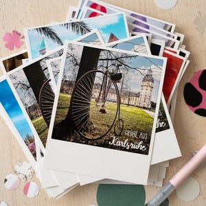 Schöne Postkarte "Grüße aus Karlsruhe" im Polaroid Stil | individuelles Handlettering & Foto-Gruß mit Fahrrad im Schlosspark | Nr. 135