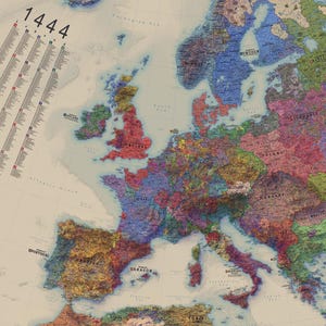 Può includere: Una mappa dettagliata dell'Europa nel 1444, che mostra vari paesi in una vibrante gamma di colori. La mappa include il testo "Europa 1444" e un elenco di date e nomi. Lo sfondo è beige.