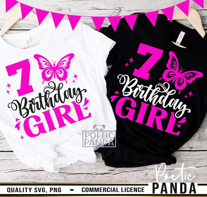 K&ouml;nnte beinhalten: Zwei wei&szlig;e und schwarze T-Shirts mit rosa Schrift und einem Schmetterlingsmotiv. Der Text auf den Shirts lautet "7 Birthday Girl".