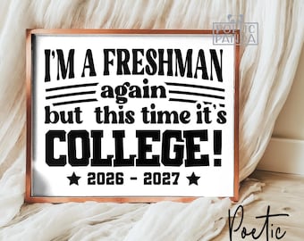 Afdrukbaar bord eerstejaarsstudent png, eerste dag van college foto prop, middelbare school eerstejaars afdrukbare poster, bord 1e dag van college 2026