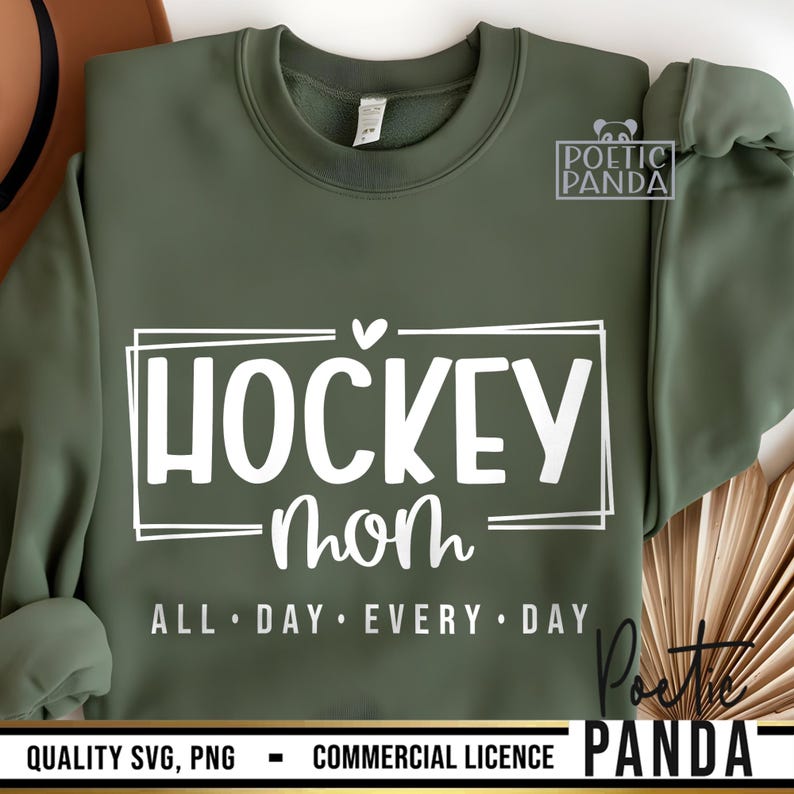 Puede incluir: Sudadera verde con texto blanco que dice "HOCKEY mom ALL DAY EVERY DAY".
