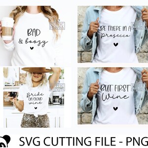 Op de afbeelding: Vier verschillende ontwerpen voor T-shirts met tekst en een klein hartje. De ontwerpen omvatten "Bad & Boozy", "Be There In A Prosecco", "Bride On Cloud Wine" en "But First Wine".