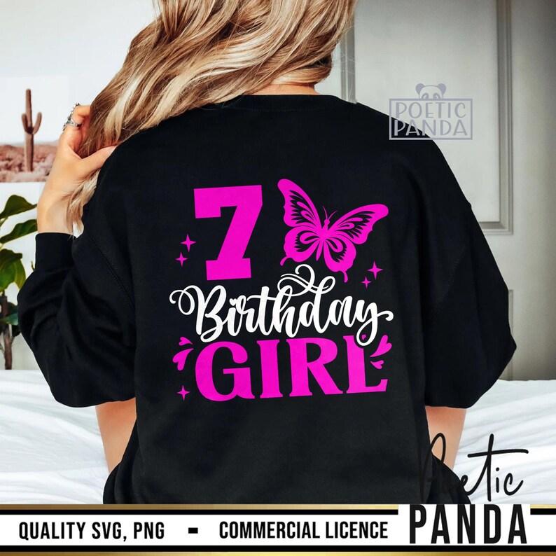 K&ouml;nnte beinhalten: Schwarzes Sweatshirt mit einem rosa Schmetterling und dem Text "7th Birthday Girl" in rosa.