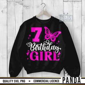 K&ouml;nnte beinhalten: Schwarzer Pullover mit einer pinkfarbenen Zahl 7, den Worten "Birthday Girl" und einem pinkfarbenen Schmetterlingsdesign.