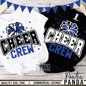 Könnte beinhalten: Zwei weiße und schwarze T-Shirts mit dem Text "Cheer Crew" und einer blauen und weißen Pompon-Grafik.