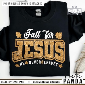 Puede incluir: Sudadera negra con texto en purpurina dorada que dice "Fall for Jesus He Never Leaves". El texto está rodeado de pequeñas hojas doradas de purpurina.