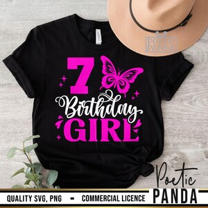 K&ouml;nnte beinhalten: Schwarzes T-Shirt mit einem rosa Schmetterling und dem Text "7 Birthday Girl" in rosa.