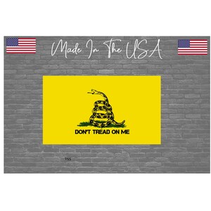 Don&#39;t Tread On Me Flag sticker Decal - 2nd Amendment Choose Size