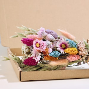 Engelse Wildflower Brievenbus Pastels Gedroogde bloemen Kleurrijk boeket