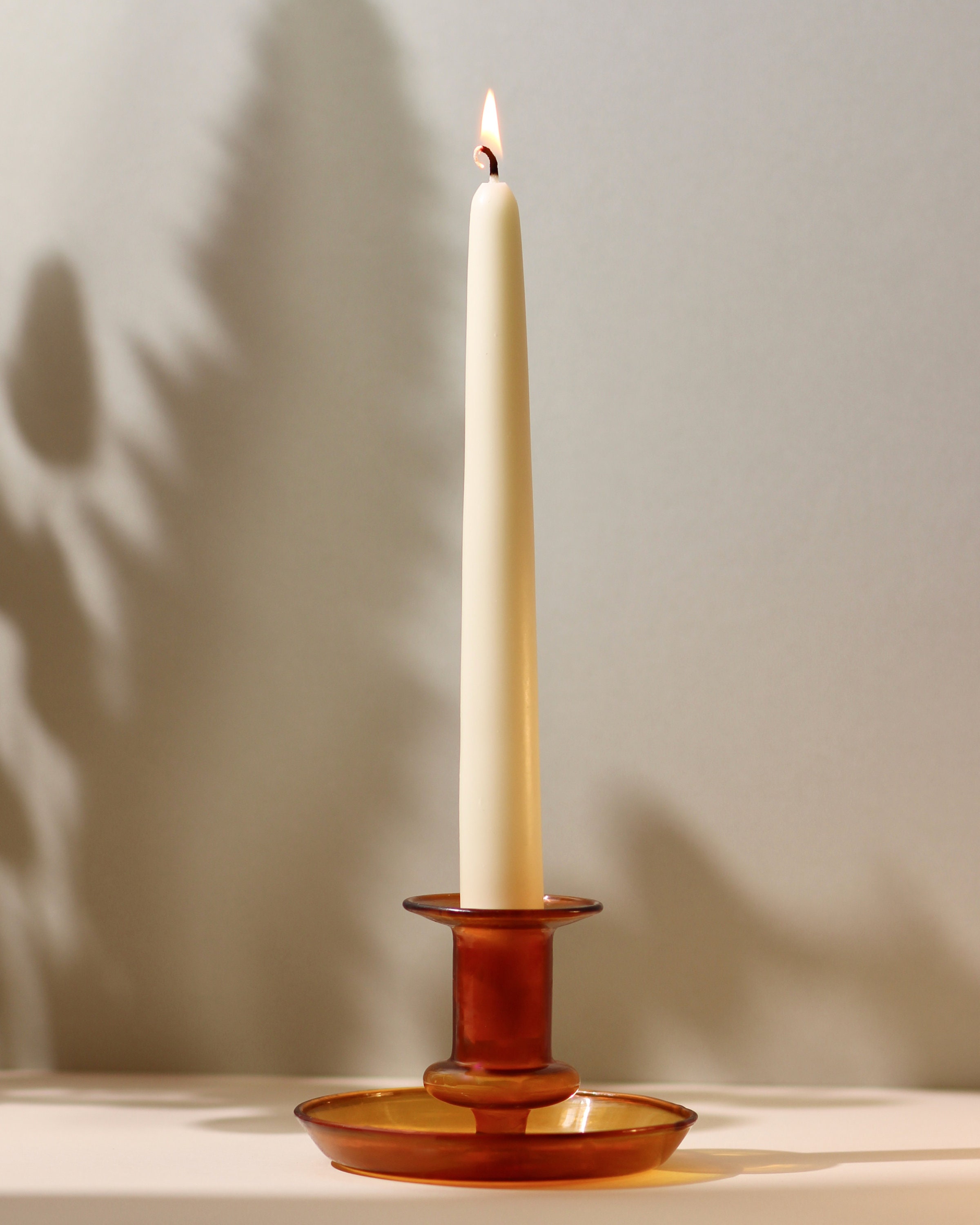 Velas de cera de abeja pura para el hogar: 40 velas candelabro delgadas y  altas + 2 soportes, completamente naturales, para oraciones en la iglesia,  pastel de cumpleaños y Adviento de Navidad 