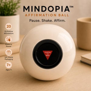 Könnte beinhalten: Ein cremefarbener Mindopia Affirmation Ball mit einem schwarzen kreisförmigen Fenster, das ein rotes Dreieck mit dem Text Everything I Do Matters zeigt. Der Text Pause. Shake. Affirm. steht darüber, neben Symbolen für 20 Affirmationen.