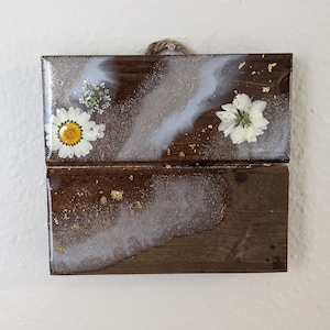 White Flower Resin Wooden Wall Decoration